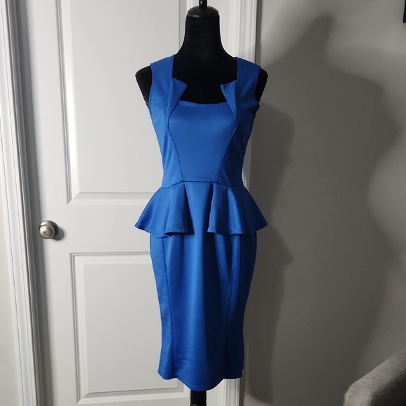 Elegant Blue Sleeveless Dress - Picture 1 of 6